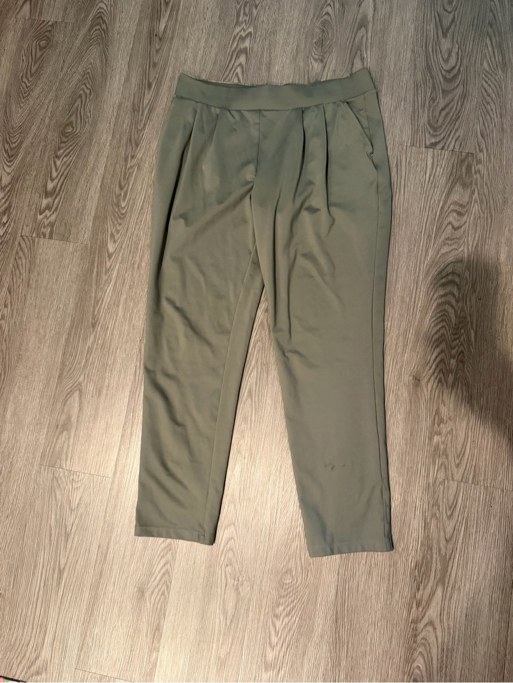 NWOT Women’s Mondetta Olive Jogger-Style Pants size Large